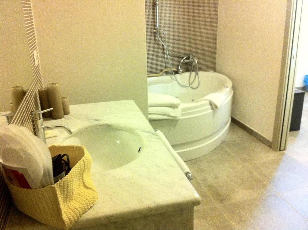 Hôtel Bcomfort à Cagliari Chambre photo