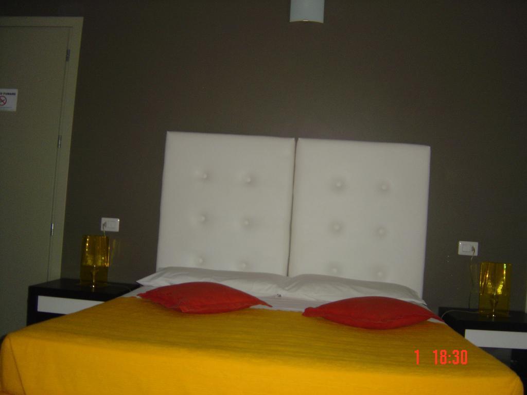 Hôtel Bcomfort à Cagliari Chambre photo